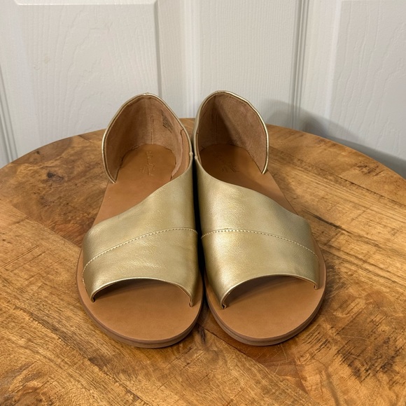 Universal Thread Shoes - Universal Thread Gold Open-Toe Sandals